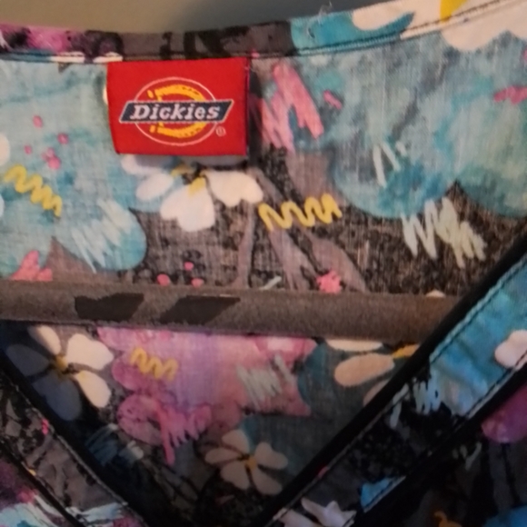 Scrub top - Picture 2 of 3